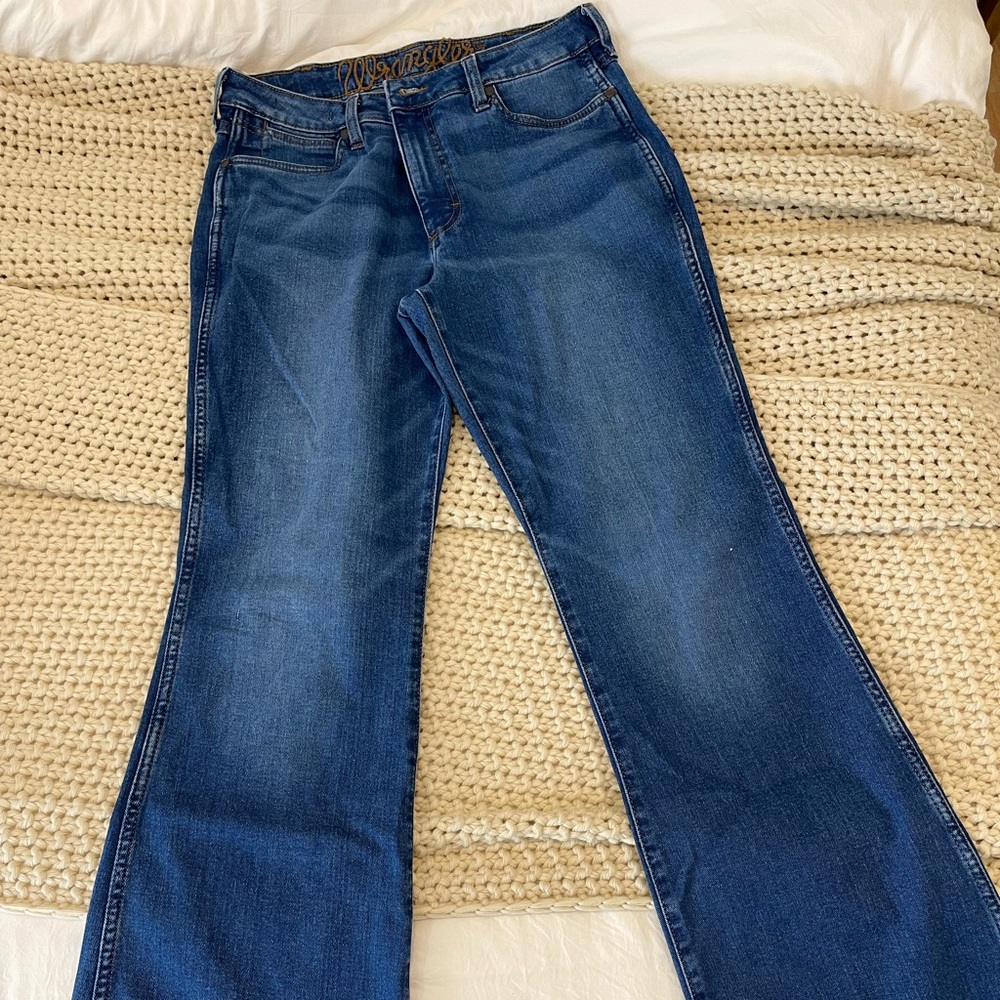 Women’s Retro High Rise Wrangler Flare Jean